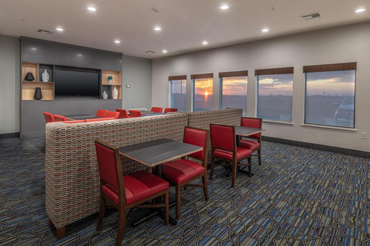Holiday Inn Express & Suites N Waco Area - West By Ihg Bagian luar foto